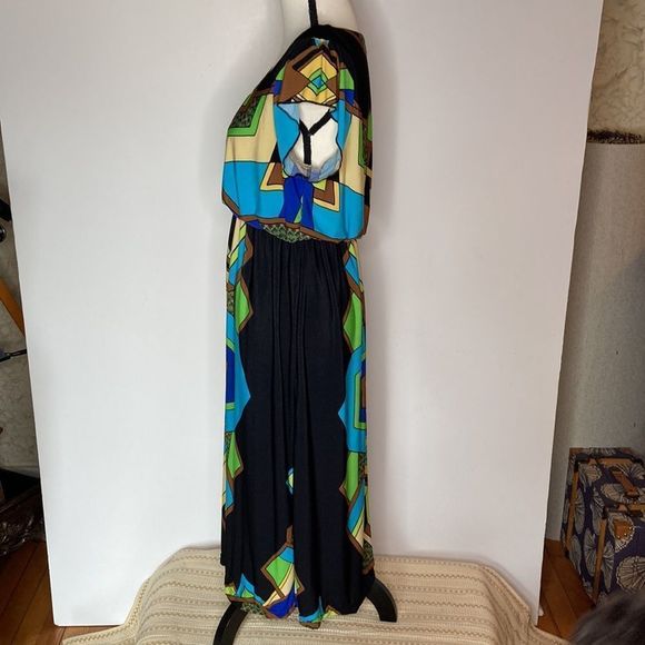 Emerald Dress Geometric Print Dress - Picture 4 of 10